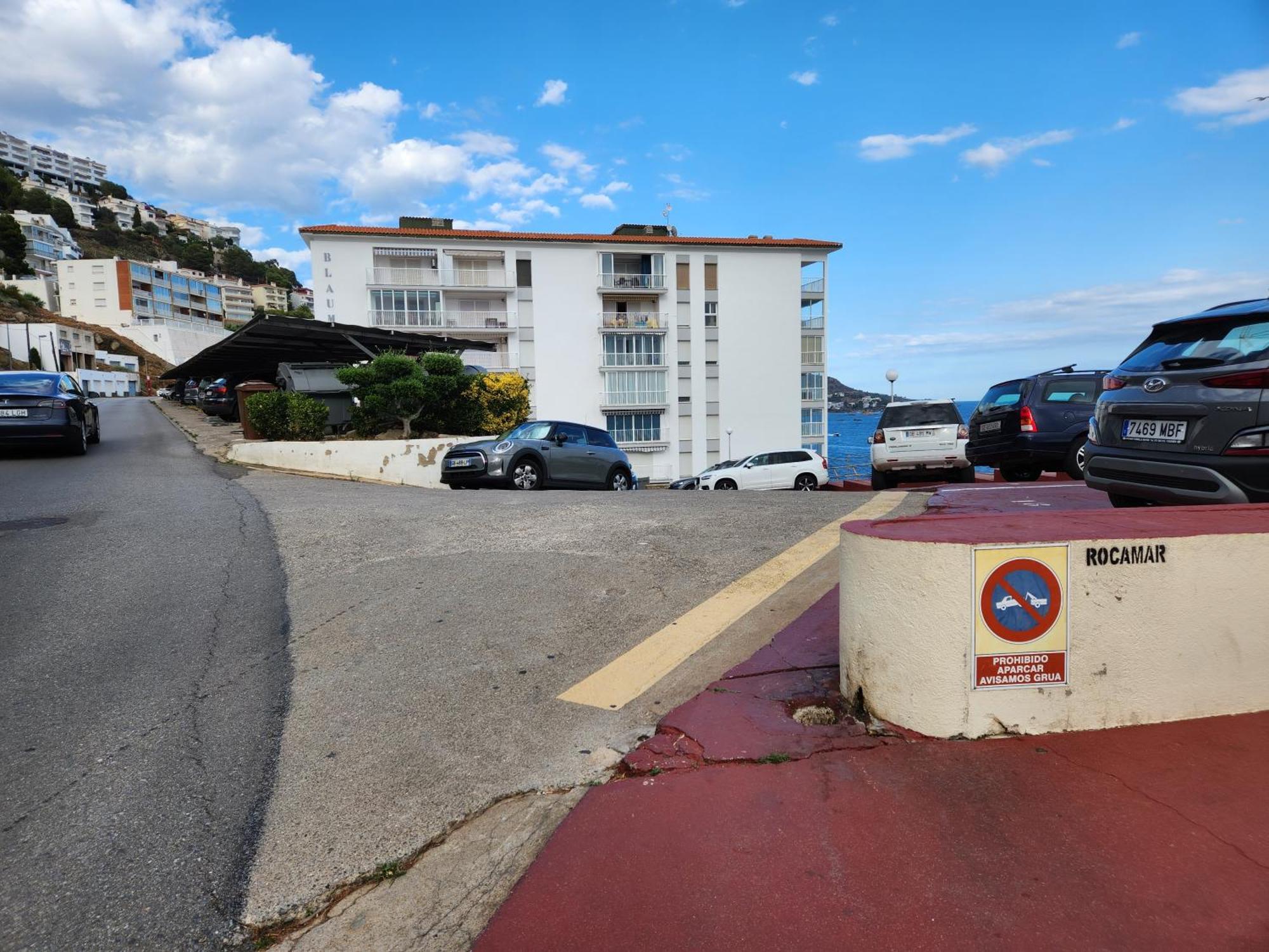 Les Pieds Dans L'Eau, La Tete Dans Les Nuages, Roses Apartman Kültér fotó